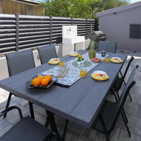 Gorgeous In Kastel Kambelovac Appartement