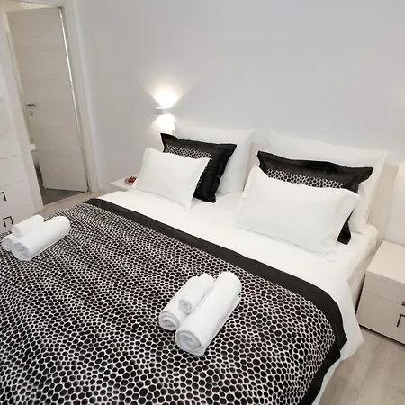 شقة Lovely In Kastel Kambelovac With Private Swimming Pool, Be Inside Or Outside *