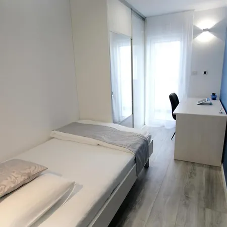 Lovely In Kastel Kambelovac With Private Swimming Pool, Be Inside Or Outside شقة