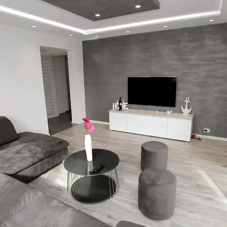 شقة Lovely In Kastel Kambelovac With Private Swimming Pool, Be Inside Or Outside