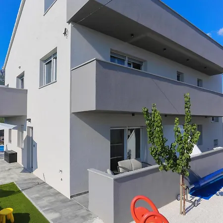 شقة Lovely In Kastel Kambelovac With Private Swimming Pool, Be Inside Or Outside Kaštela