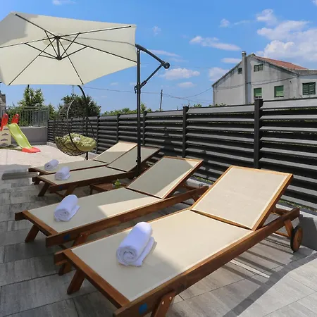 Gorgeous In Kastel Kambelovac Appartement
