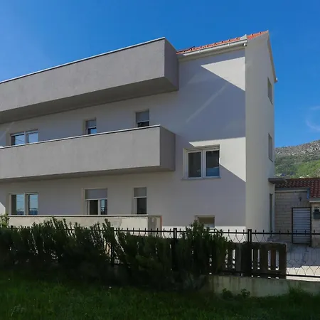 Gorgeous In Kastel Kambelovac *