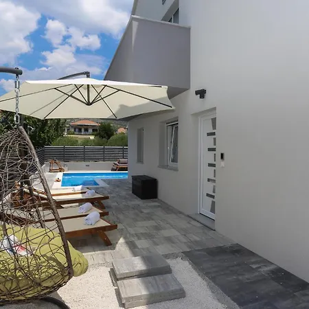 Lovely In Kastel Kambelovac With Private Swimming Pool, Be Inside Or Outside * Kaštela