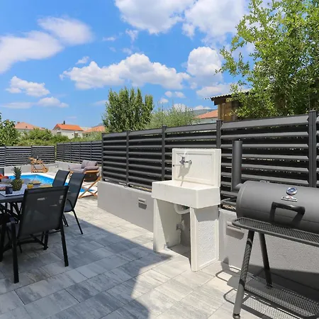 Appartement Gorgeous In Kastel Kambelovac *