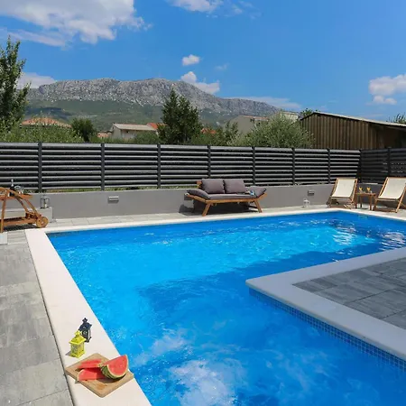 شقة Lovely In Kastel Kambelovac With Private Swimming Pool, Be Inside Or Outside *